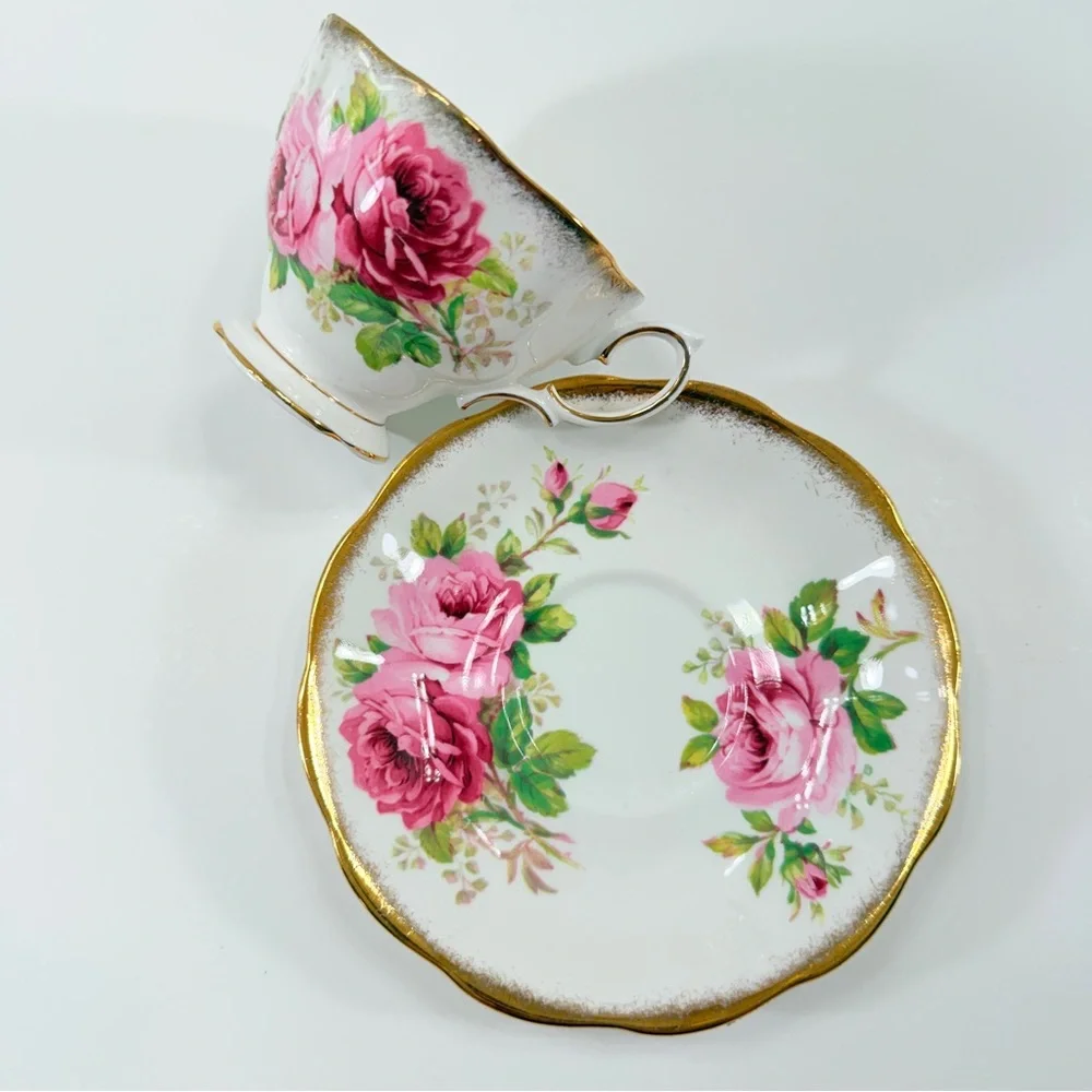 ROYAL ALBERT BONE CHINA AMERICAN BEAUTY PINK‎ ROSES TEACUP & SAUCER SET VINTAGE